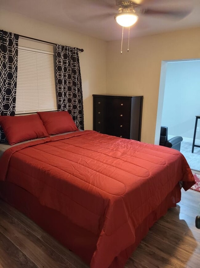 Photo - 5272 Letha St