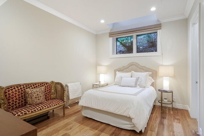 Building Photo - 10 Idlewood Rd