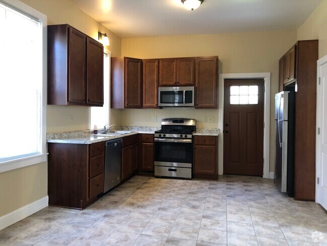 Building Photo - 2180 S Robinson Ave Unit LOWER Rental