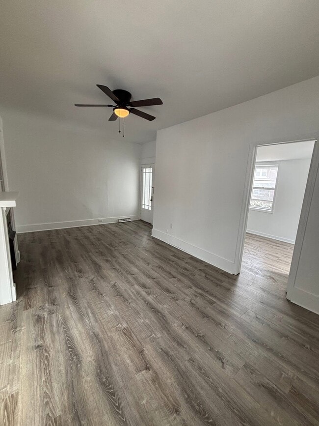 Living room - 504 W 29th St Unit Apt 2