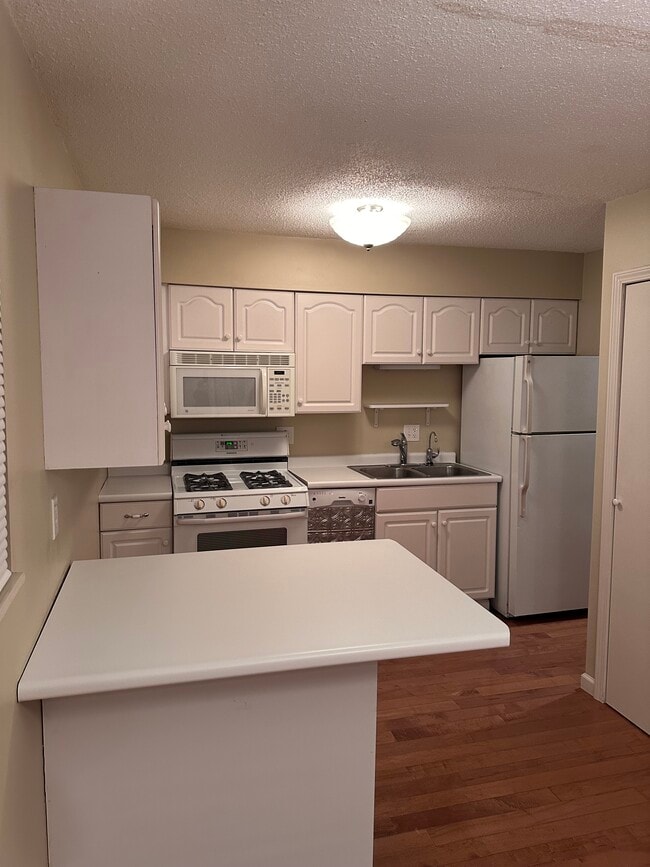 1653 Cass Lake Rd Condo Unit A Condo for Rent in Keego Harbor, MI