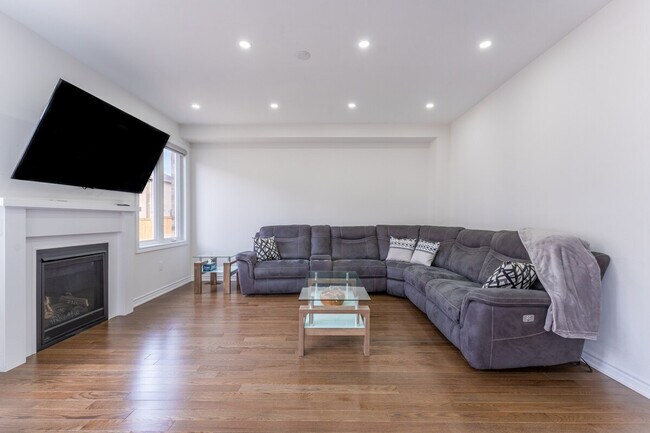 Photo - 18 Dotchson Ave Unit SI ID1504516P