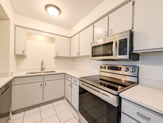 Photo - 483 N Larch Ave Unit 204W