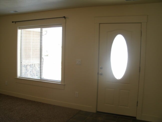 Photo - 488 2670 W
