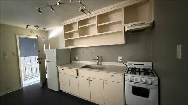 Photo - 219 W Alabama St Unit 32