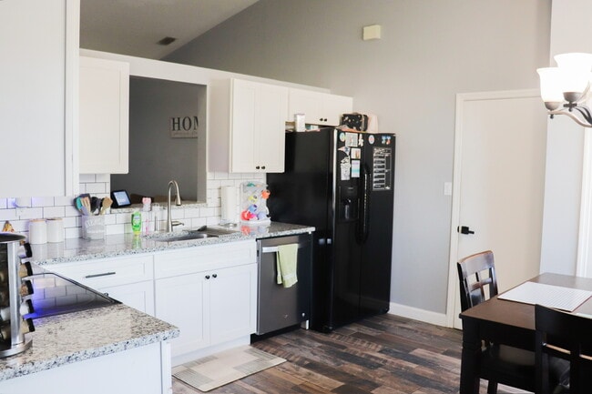Photo - 5560 River Oaks Dr
