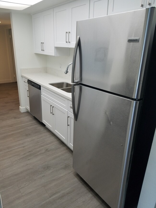 Photo - 731 S Detroit St