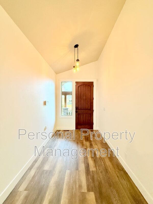 Photo - 16205 NE Leaper Rd