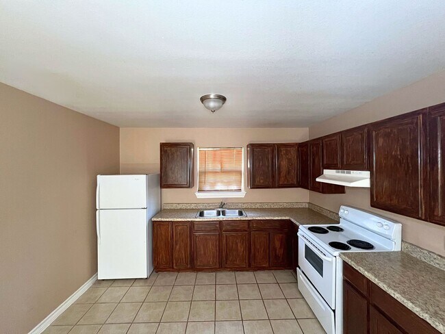 Photo - 418 W Plum St