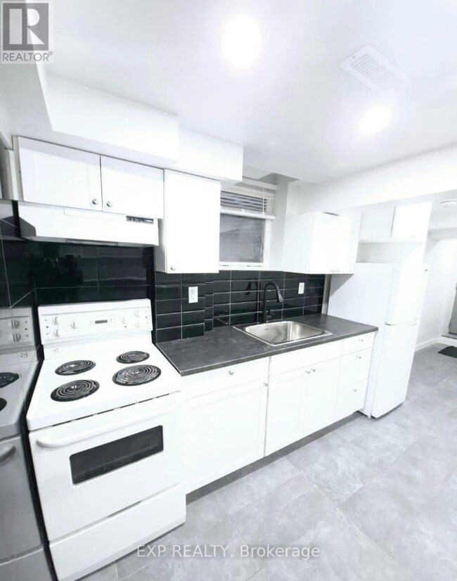 Photo - 1266 Northmount St