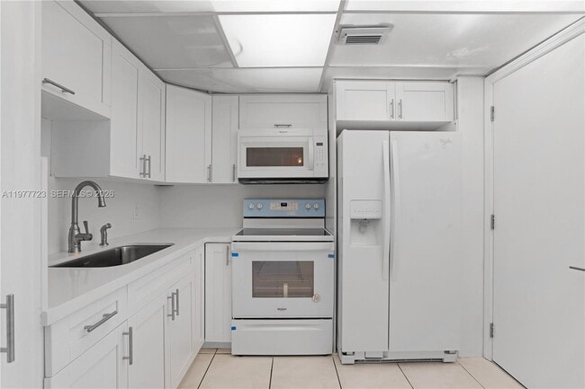 Building Photo - 2790 NE 201st Terrace Unit H328