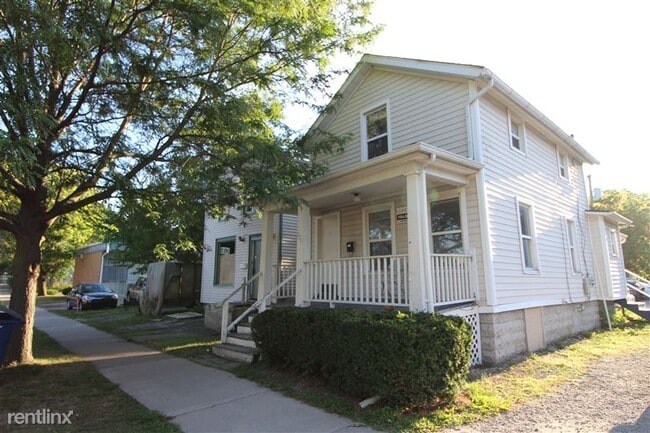 Photo - 809 S Division St