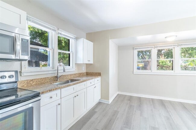 Photo - 106 Ave D SW