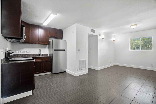 Photo - 37 SW 14th St Unit 19