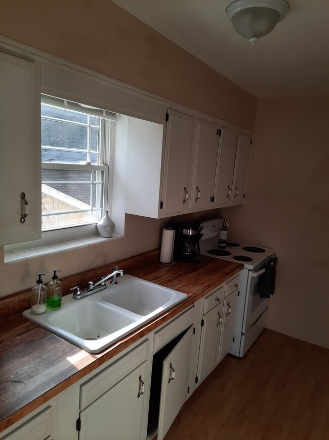 Photo - 4601 Washington Ave SE Unit B