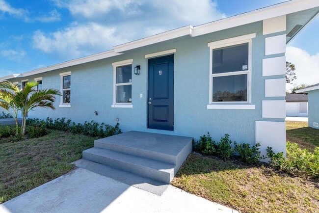 Photo - 248 Rotonda Blvd W