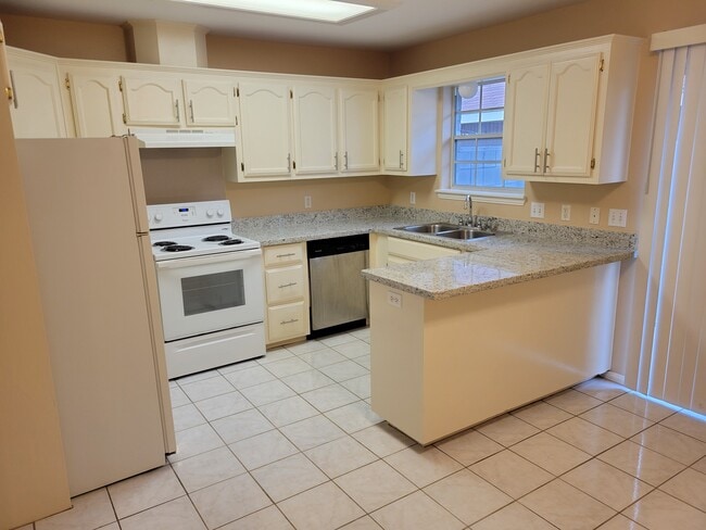 Photo - 6800 N 8th St Unit Apartment B