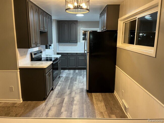 Photo - 4445 Oakvista Ave