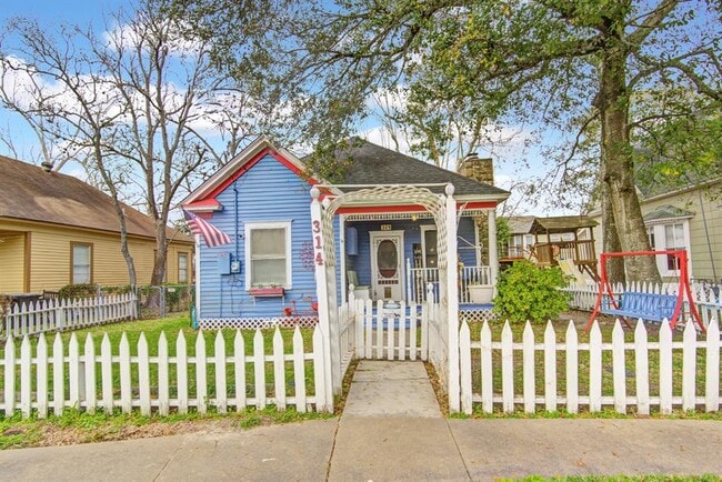 Photo - 314 W Sidnor St House