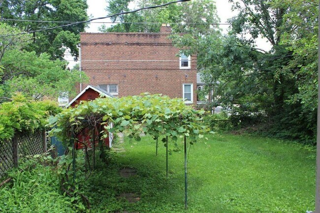 114 E Oakland Ave