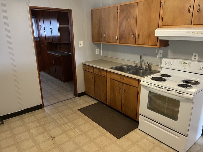 Photo - 2424 Van Buren Ave