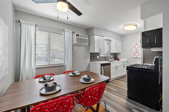 Cherry Hill Village Apartments - Dearborn Heights, MI
