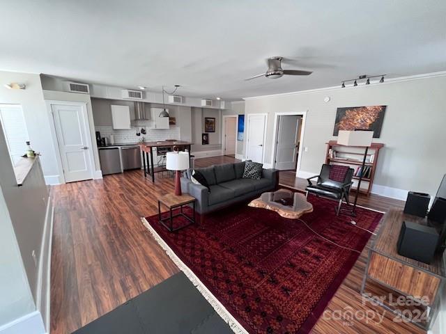 Photo - 104 Queen St