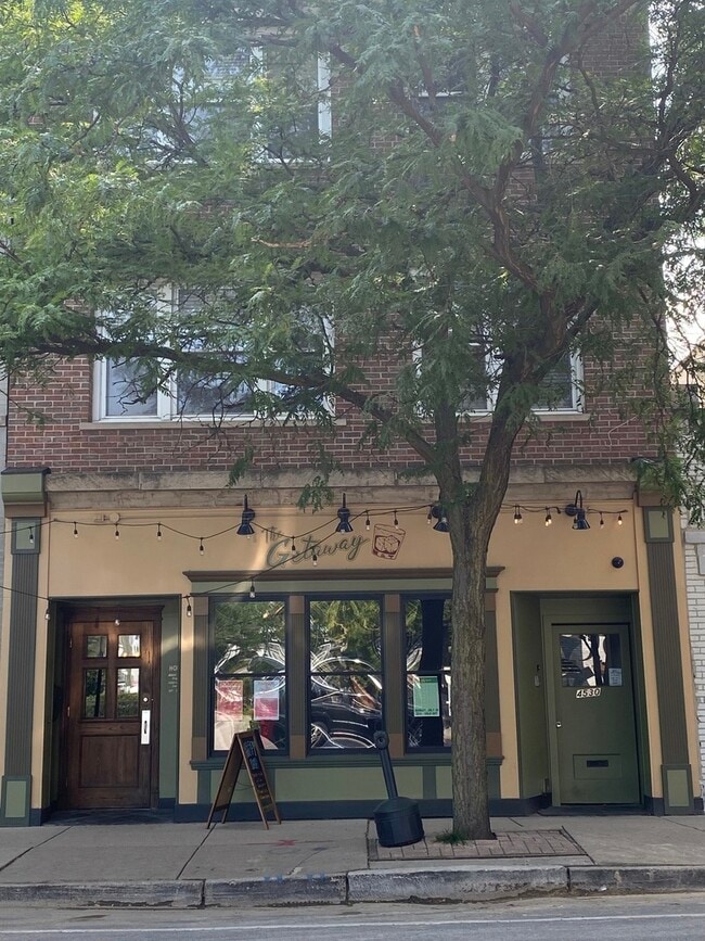 Building Photo - 4530 N Lincoln Ave Unit 2