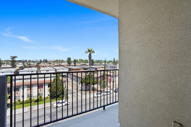 Building Photo - 8802 Van Nuys Blvd Unit 405
