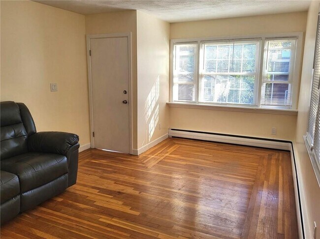 Photo - 160 Hillcrest Ave