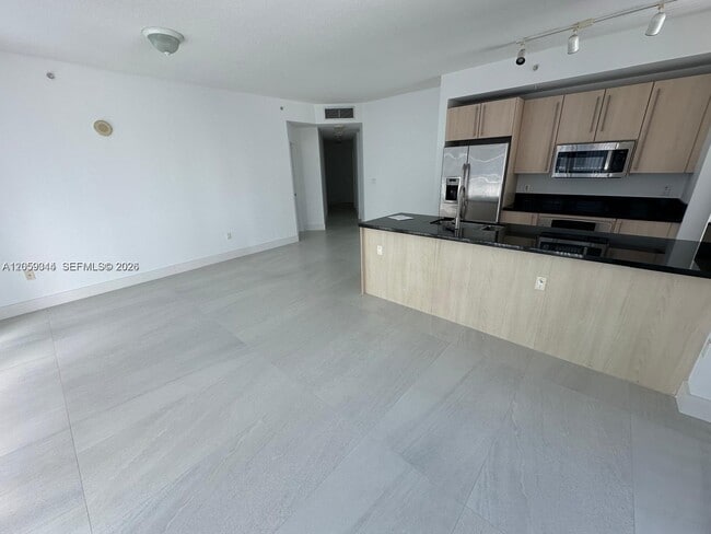 Building Photo - 1111 SW 1st Ave Unit 1720-N