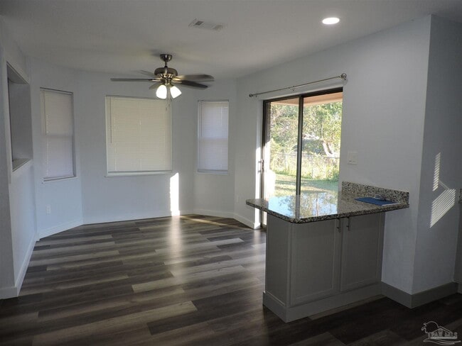 Photo - 526 Briarwood Dr