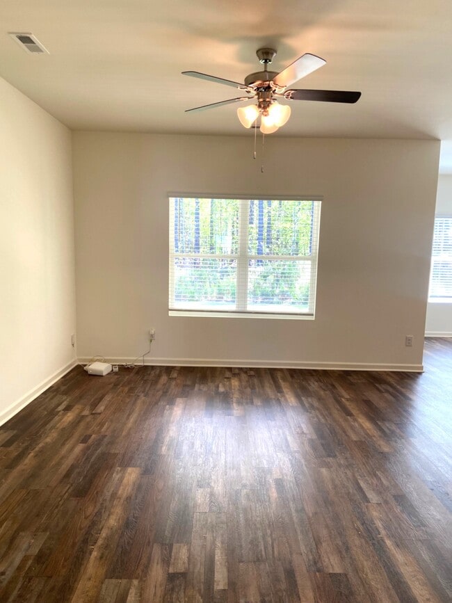 Photo - 252 Chelsea Pk Cir