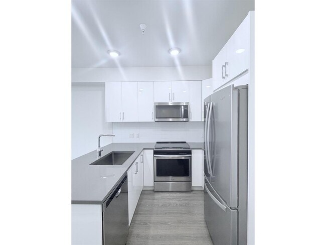 Photo - 15351-15101 101 Ave Unit 301