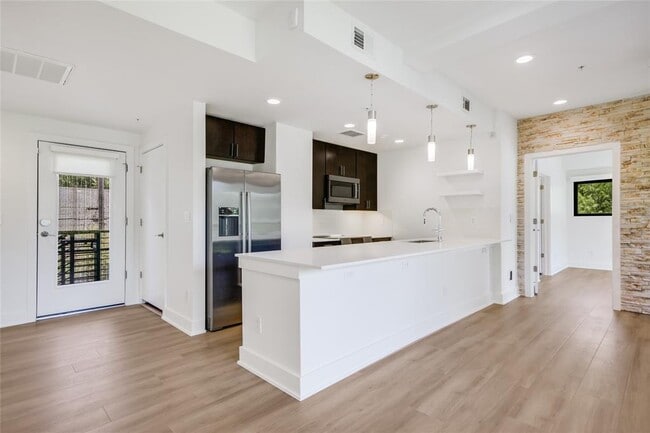 Photo - 1603 Enfield Rd Unit 200