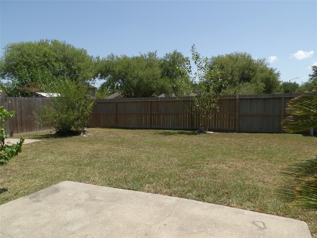 Photo - 5914 Red River Dr