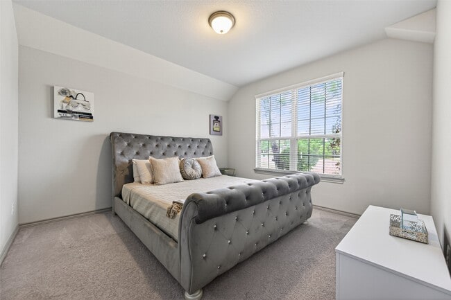 Photo - 6 Log House Ct