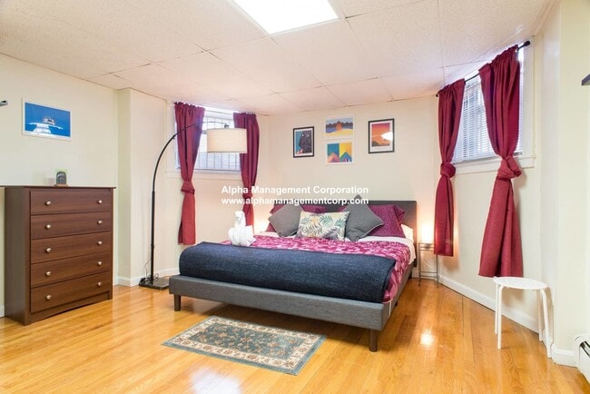 Building Photo - 43 Bay State Rd Unit B