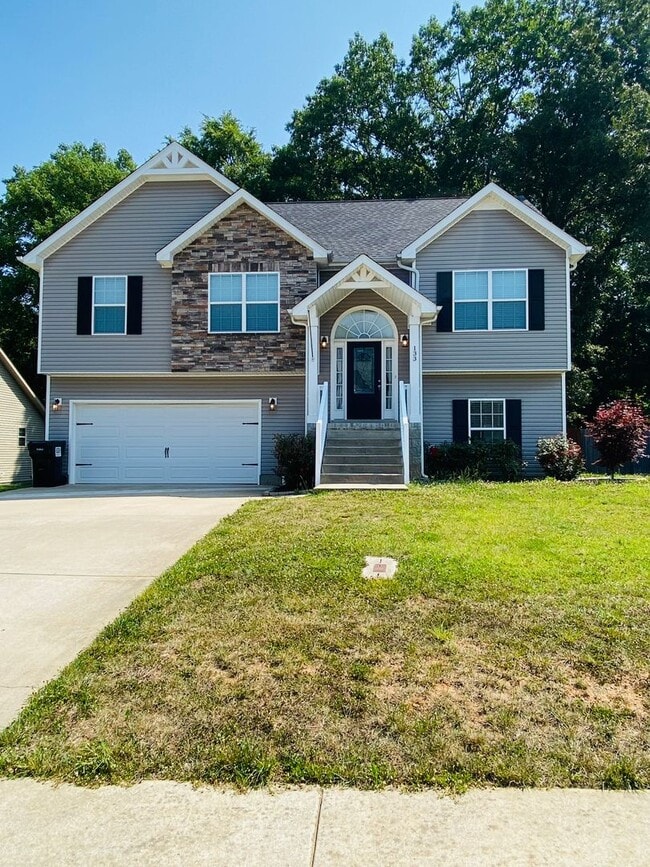 Building Photo - Luxury Home