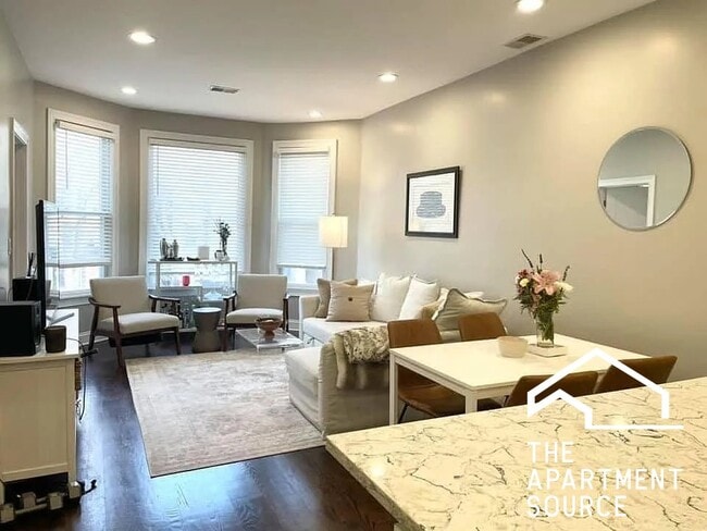 Building Photo - 2732 N Wilton Ave Unit 2