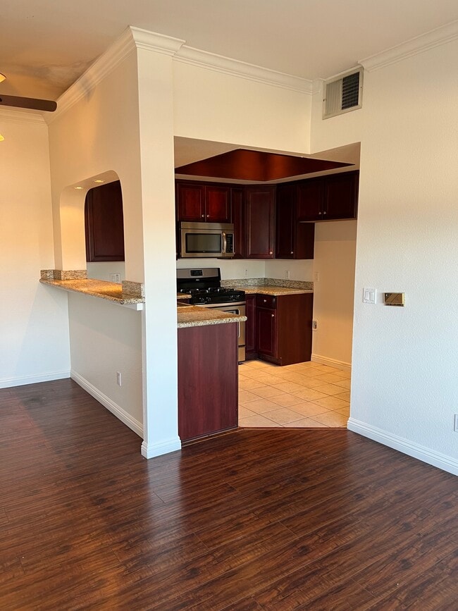 Building Photo - 10943 Laurel Canyon Blvd Unit C-20