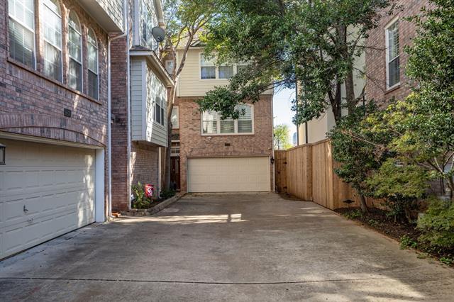 Photo - 2704 Welborn St