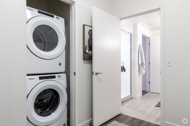 1BR, 1BA - 701SF - Closet / Laundry