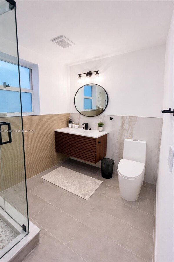 Photo - 817 Tyler St Unidad 0