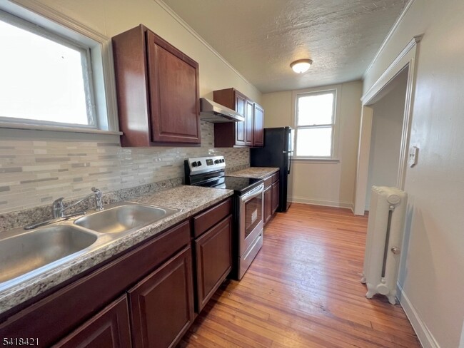 Photo - 81 Monroe Pl Unidad rear