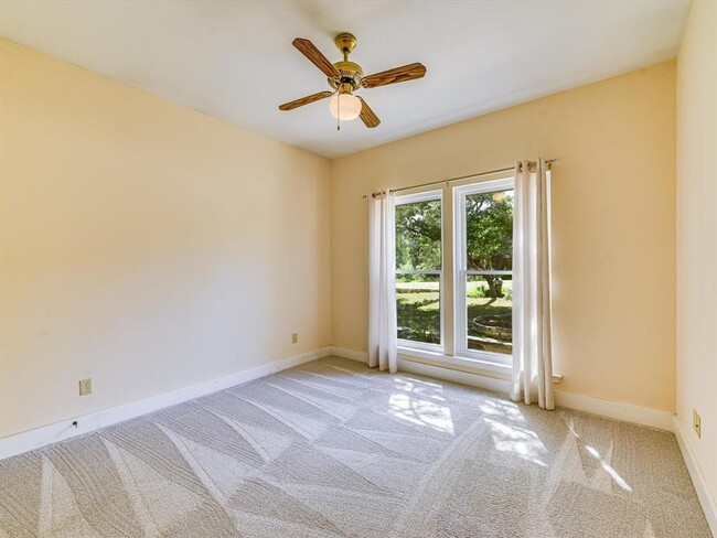 Photo - 3 Springwood