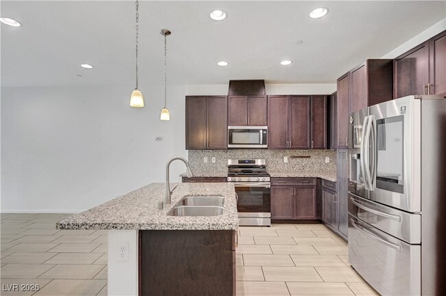 Photo - 985 Via Lombardi