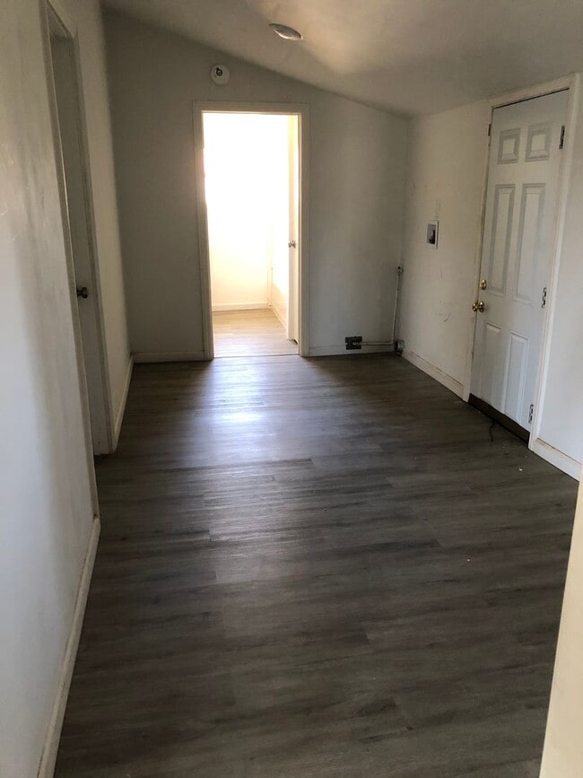 Photo - 3 bed 1 bath home in Bakersfield