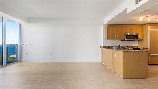 10275 Collins Ave Unit 905