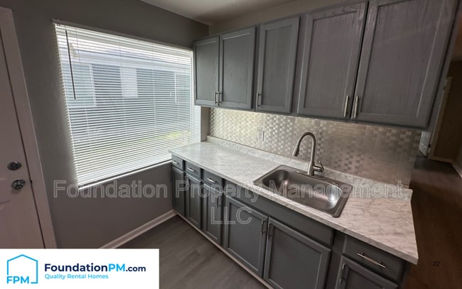 Photo - 869 N Bingham St